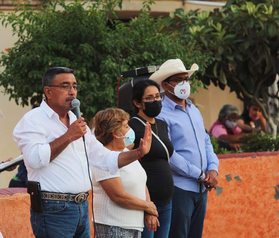 figueroa_olvera's tweet photo. Seguimos trabajando por el beneficio de las y los escobedences. 
#PedroEscobedo, merece atención y buenas propuestas para salir adelante. 

#HonestidadYTrabajoPorTi
#YoConElProfe https://t.co/WFQYBwPltu