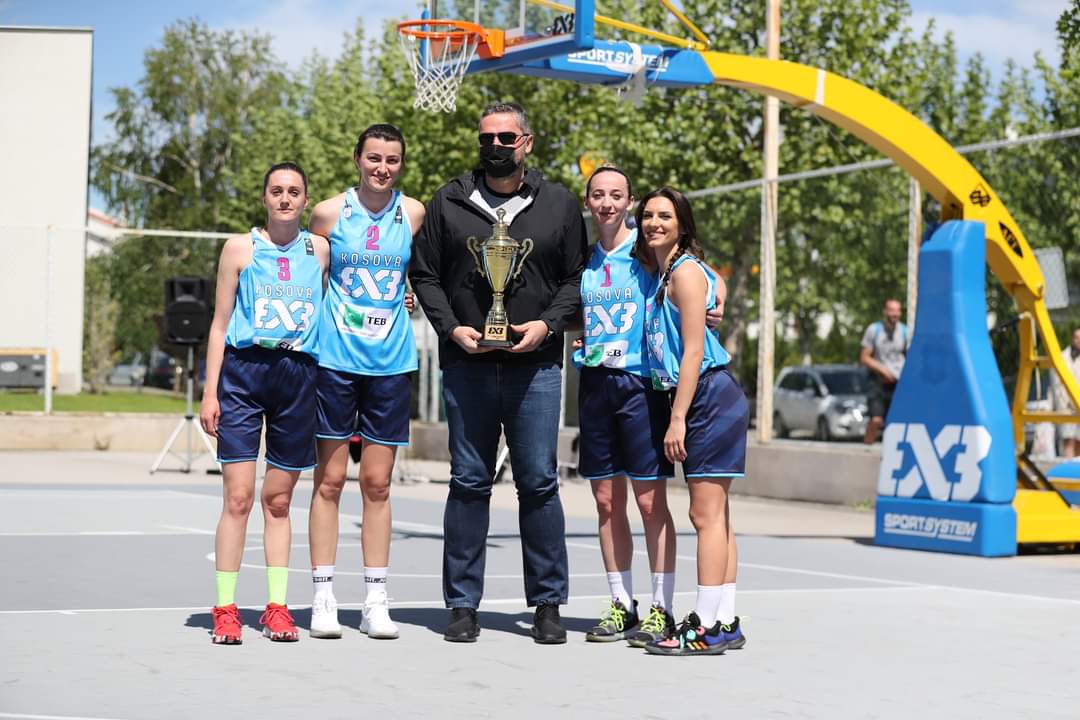 KBF_Official_'s tweet photo. Alma fiton turneun 3x3 te femrat. Në finale shënuan fitore ndaj 3x3 Prishtinës.
Alma do të përfaqësojë Kosovën në turneun e FIBA-s në 3x3. Turneu u organizua nga Federata e Basketbollit e Kosovës
#3x3 #kosova #turneu #FIBA3x3
@KBF_Official_
@FIBA3x3 @FIBA_media https://t.co/igZ0B74eEC