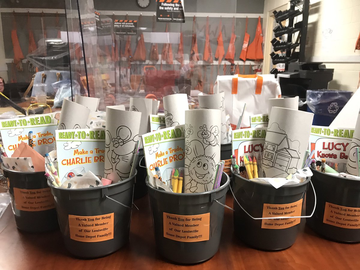 LisaKSamuel's tweet photo. @homedepot #1506 is having a blast w a store full of vendor experts and customers learning and shopping! @HDAshley7 @WayneBrownHD @EricCampbellDSM https://t.co/5YPgARq7j4