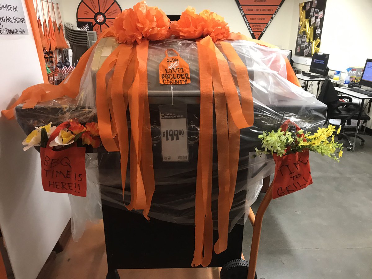 LisaKSamuel's tweet photo. @homedepot #1506 is having a blast w a store full of vendor experts and customers learning and shopping! @HDAshley7 @WayneBrownHD @EricCampbellDSM https://t.co/5YPgARq7j4