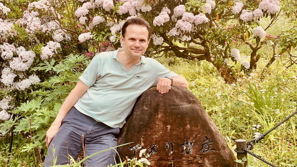 在名古屋米国領事館首席領事 S Tweet 名古屋市内に の 楽園 がありました 東山動植物園 を久しぶりに訪ねたところ アメリカ産植物見本園 に初めて気付き 懐かしい花や木々に囲まれました ちなみに この岩に刻まれた アメリア産 の文字は 僕ではなく庭