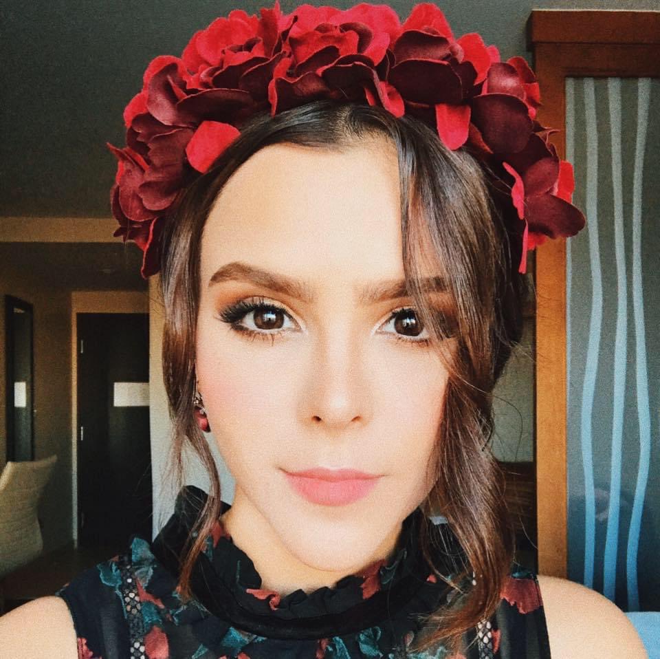 Tahi93's tweet photo. Me preguntan; ¿Cómo es que te gusta Yuya🤍
Su forma de ser tan sencilla, dulce y tierna. Ha sido una gran inspiración para mí. 
Te amo y admiro muchísimo @yuyacst 🤍 https://t.co/cbzYYn8JEL