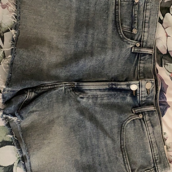 So good I had to share! Check out all the items I'm loving on <a href="/Poshmarkapp/">Poshmark</a> #poshmark #fashion #style #shopmycloset #hm #meghanla #luckybrand: posh.mk/laWi3Y3Itgb