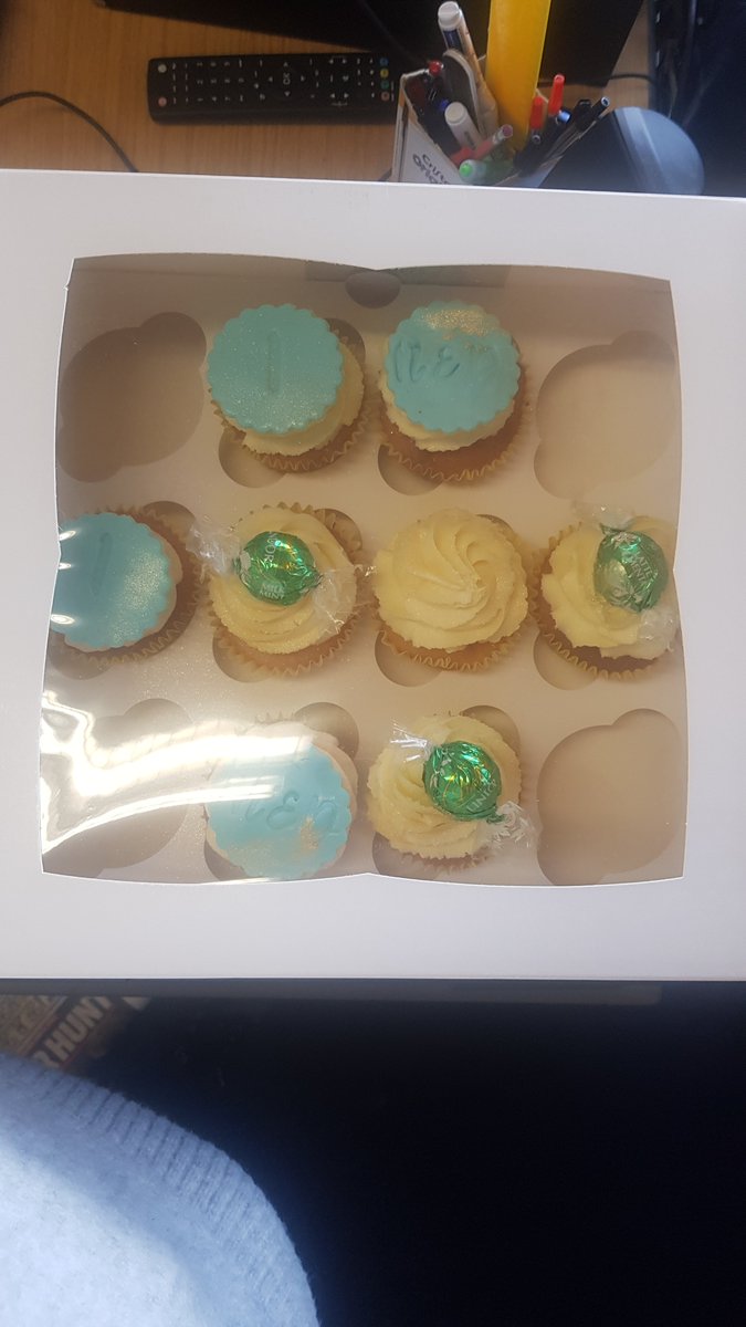 SlaineNi's tweet photo. CHOMH BLASTA

#KatiesCakes 

#Ned 

#CorcaDhuibhne 

(Any excuse) https://t.co/BprenDNOQy