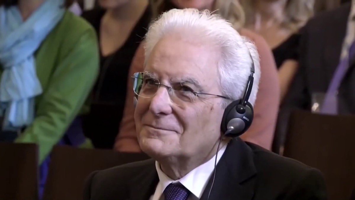 mocciosvs's tweet photo. Ma adesso colleghiamoci con il Quirinale: 
#Eurovision https://t.co/z82ntp0CM3