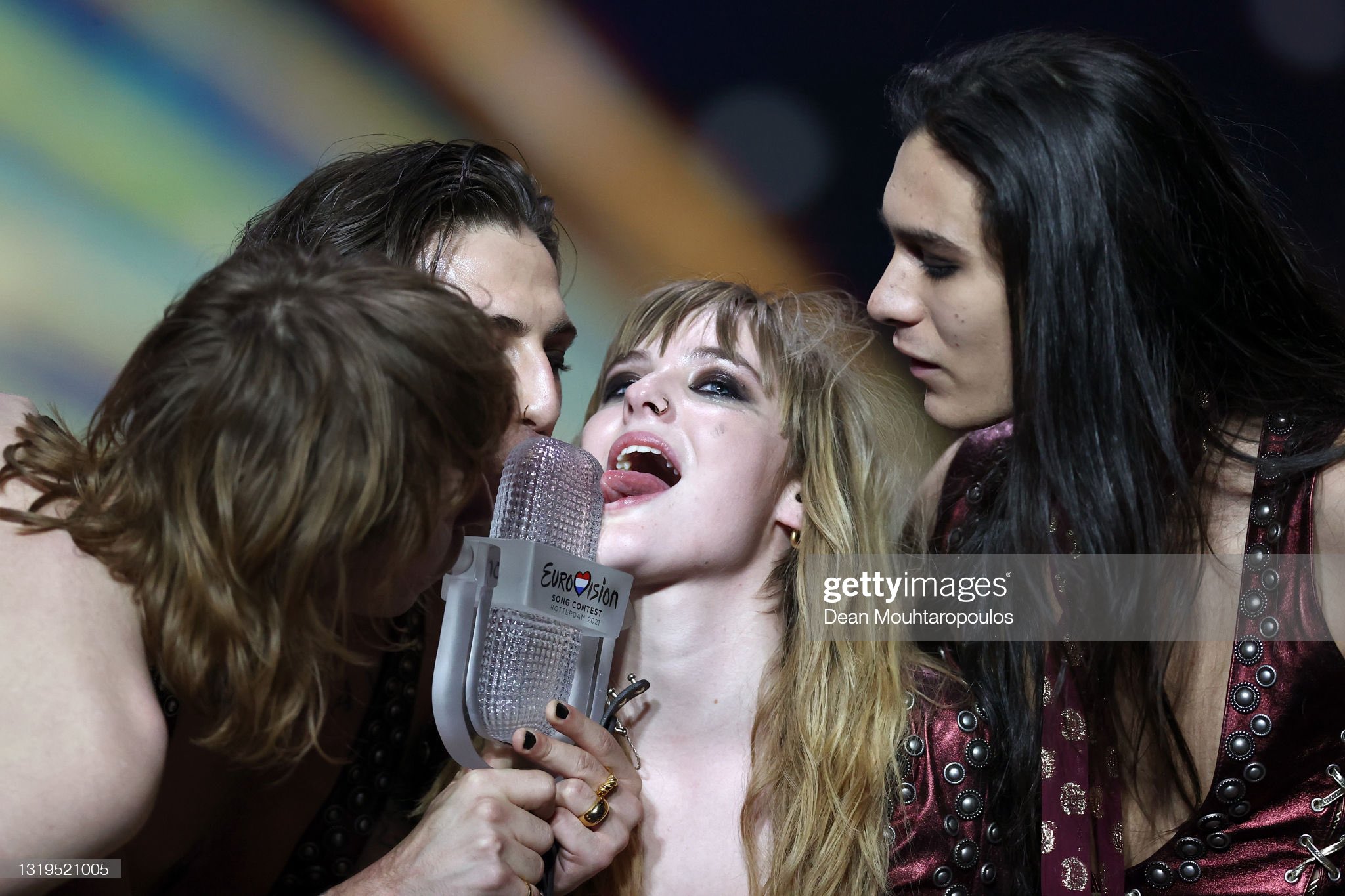 E2B3QFNX0AMmf6S?format=jpg&name=large