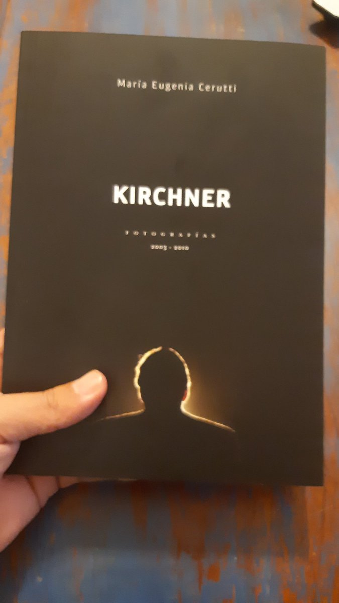 GonzaQuilodran's tweet photo. Hermoso libro de @mecerutti con un pedazo de nuestra historia reciente.
Cc @alferdez @CFKArgentina

#Kirchner ❤✌🇦🇷 https://t.co/tEyAZqdxhu