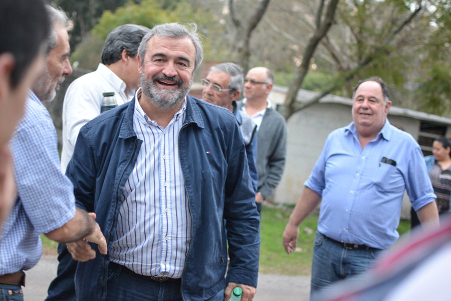 RoselliEdmundo's tweet photo. Nos toca despedir con dolor a un gran líder, amigo y blanco de ley. Vaya mi saludo y apretado abrazo a toda su familia. QEPD Jorge Larrañaga. https://t.co/h00VBF2bqv