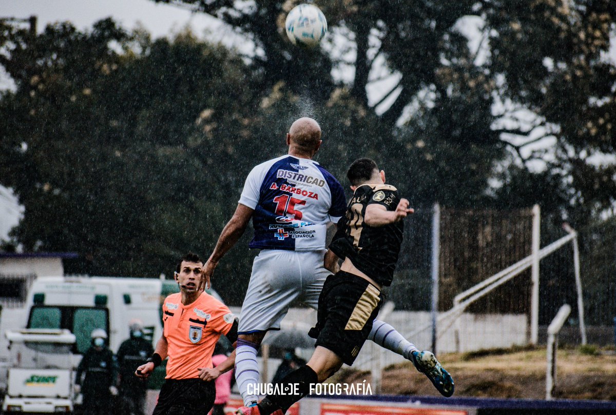 #Apertura | Peñarol y Fénix empataron sin goles en el Parque Capurro. El carbonero no pudo con el local y deja los primeros puntos en el debut del torneo.

📝Por <a href="/diegogrillo17/">Diego Grillo</a>

📷 <a href="/CHugaldeF/">CHugaldeFotografia</a>

Leer📲 nzredes.wordpress.com/penarol-2/