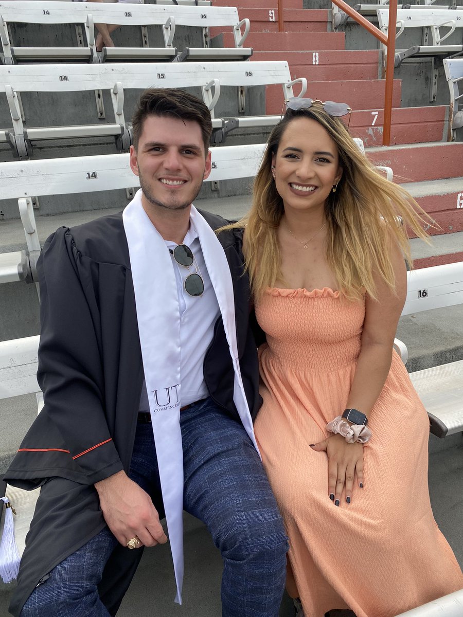 LivyRB17's tweet photo. Hook em!!!!! #UTGrad21 #UTAustin #Graduation https://t.co/ufqY9SBCBw