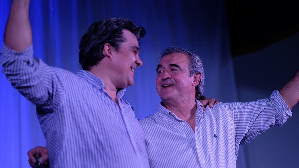 Murio Jorge Larrañaga. Cuesta creerlo. Duele mucho. Amigo del alma. . Compañero imcondicional. . Fue un hombre de la Republica. Dio todas las batallas sin rendirse nunca. Con coraje y dignidad. Se va con el deber cumplido. Quedan sus  sueños....Que son inmortales.