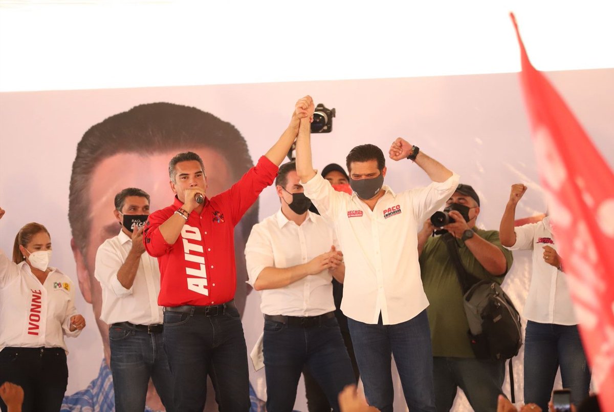pacocienfuegos's tweet photo. Los regios ya decidieron: ¡Ya ganamos! Y por eso tengan la certeza de que seguiré trabajando con el mejor equipo para hacer de Monterrey la ciudad de reconocimiento mundial que nuestras familias se merecen, gracias por el apoyo @AdrianDeLaGarza y @alitomorenoc 💪🏼 https://t.co/gxHsXTHRCi