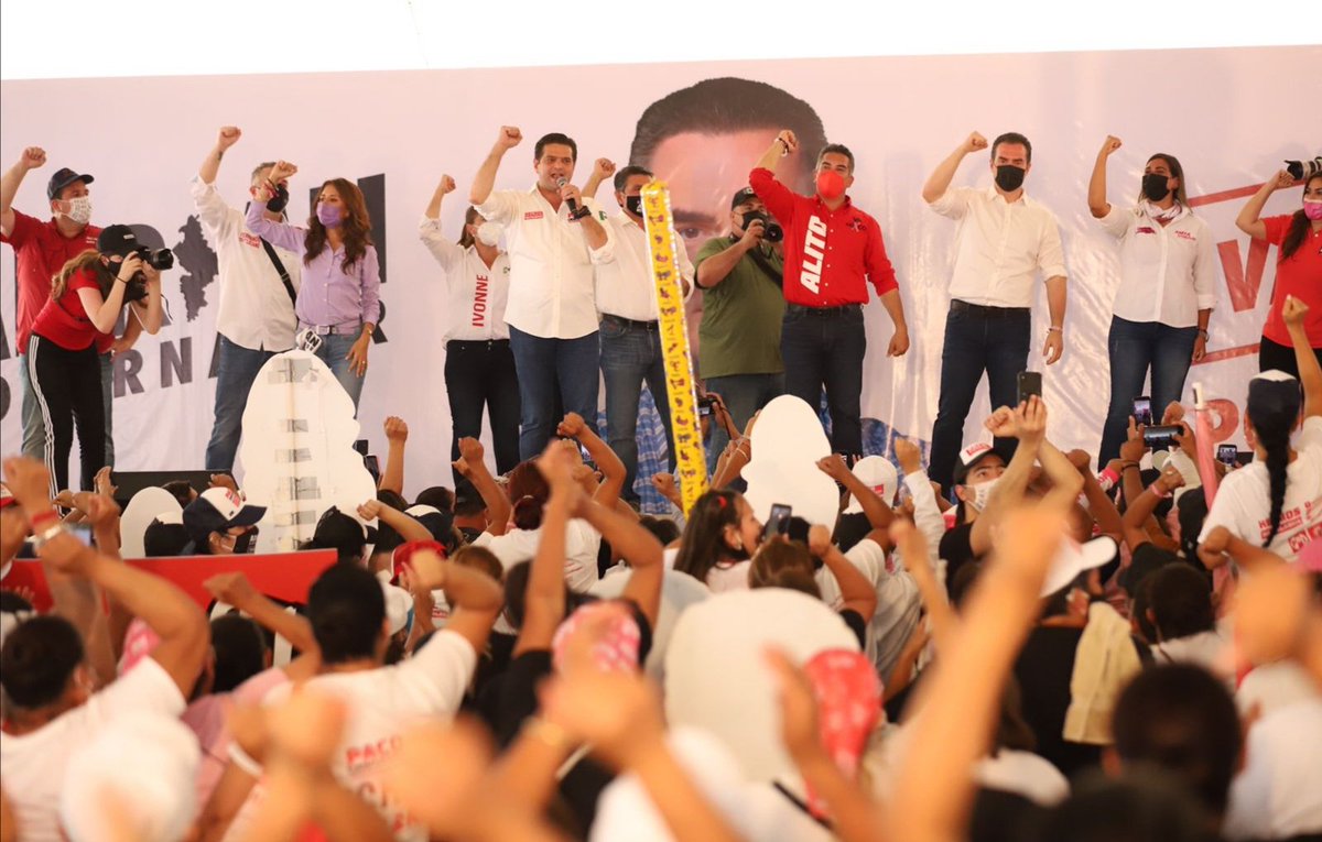pacocienfuegos's tweet photo. Los regios ya decidieron: ¡Ya ganamos! Y por eso tengan la certeza de que seguiré trabajando con el mejor equipo para hacer de Monterrey la ciudad de reconocimiento mundial que nuestras familias se merecen, gracias por el apoyo @AdrianDeLaGarza y @alitomorenoc 💪🏼 https://t.co/gxHsXTHRCi