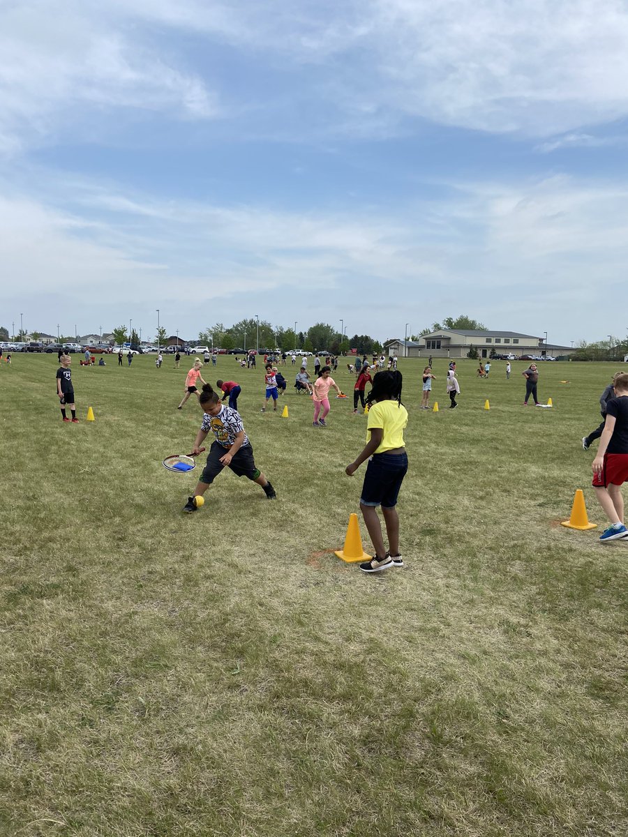 MrsStich2ndSGR's tweet photo. We had a great time at Field Day! #funstations @sgrspuds @sgrPhyEd https://t.co/4CQHuDhDnK