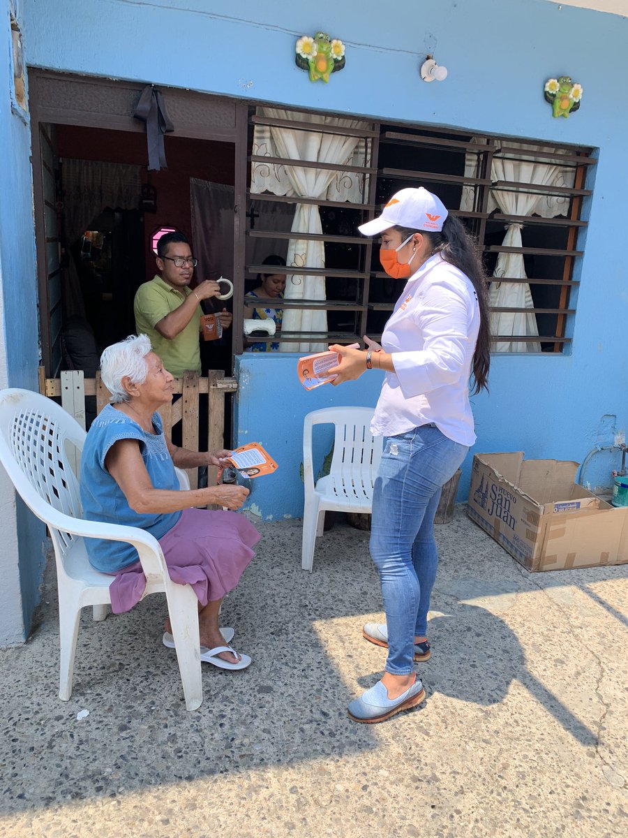 fannyvargasv's tweet photo. Siempre es un gusto regresar a los lugares en donde te reciben con cariño, gracias a la Colonia Rovirosa por siempre abrirnos las puertas de sus hogares.
Seguimos en movimiento por un Tabasco más próspero y por un futuro mejor!!! 🧡🍊
#Distrito12Local
#Distrito4Federal https://t.co/7KRWL8lkE1