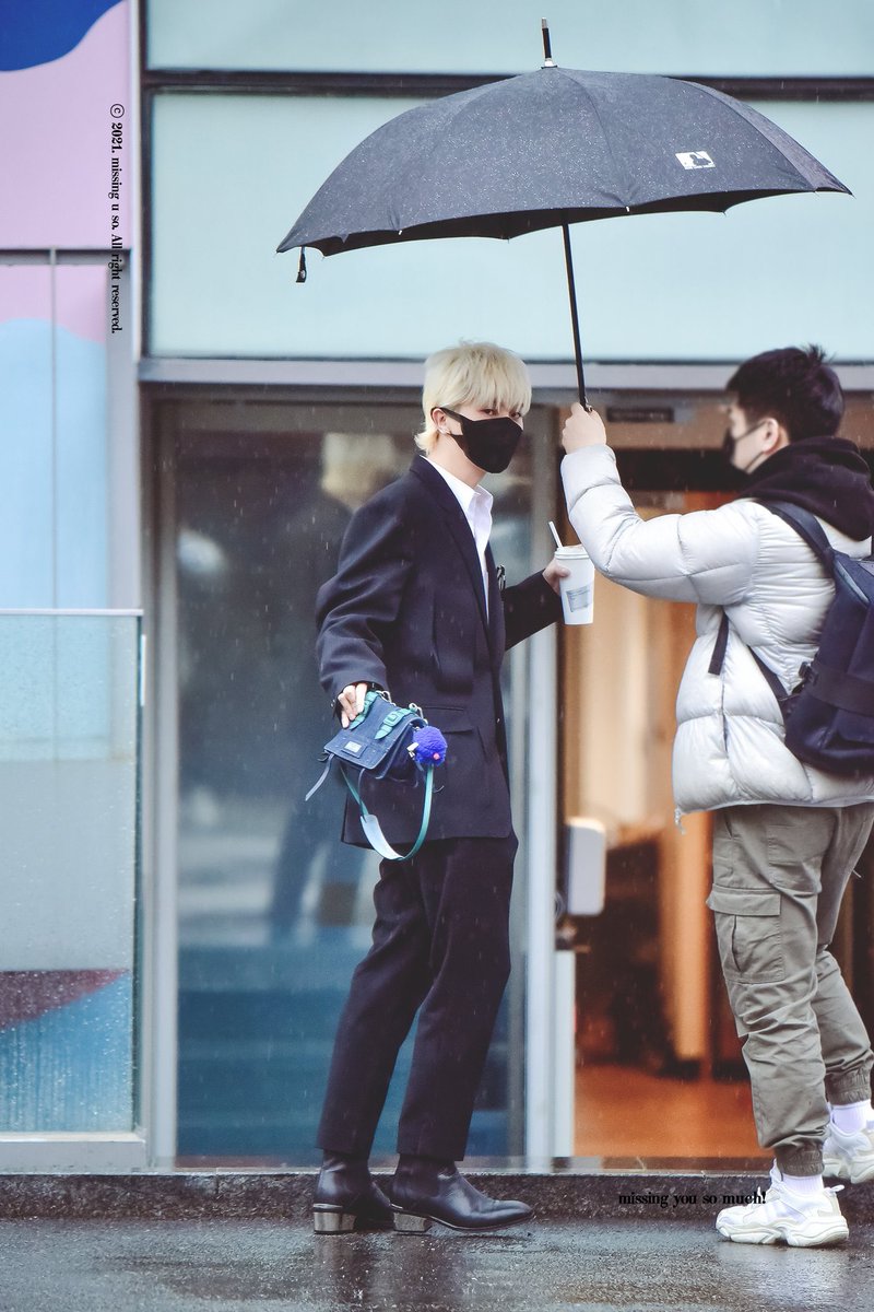minosperkynips's tweet photo. The person who thinks he’s a natural blonde... song mino https://t.co/HyP4N8n7w8