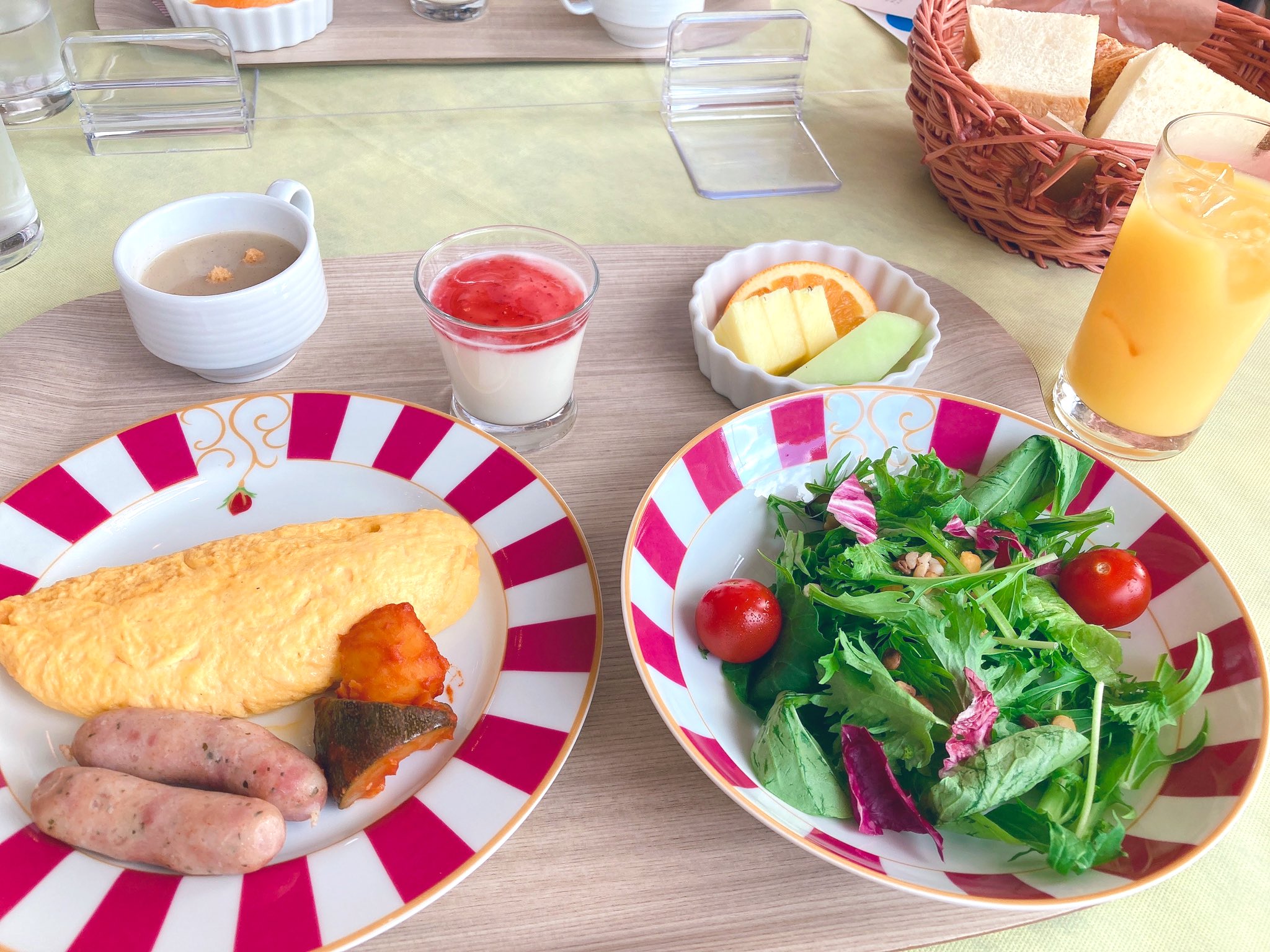 オレンジジュース屋の夏木 朝ごはん おいしかったです T Co Dmlembqpta Twitter