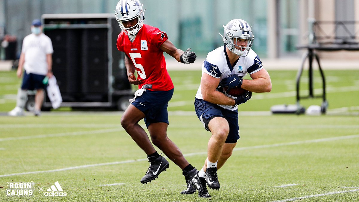 RaginCajunsFB's tweet photo. 🤠 How 'bout them Cowboys, @NickRalston22? 

📸: @dallascowboys 

#cULture | #GeauxCajuns https://t.co/WvVgV5sne7