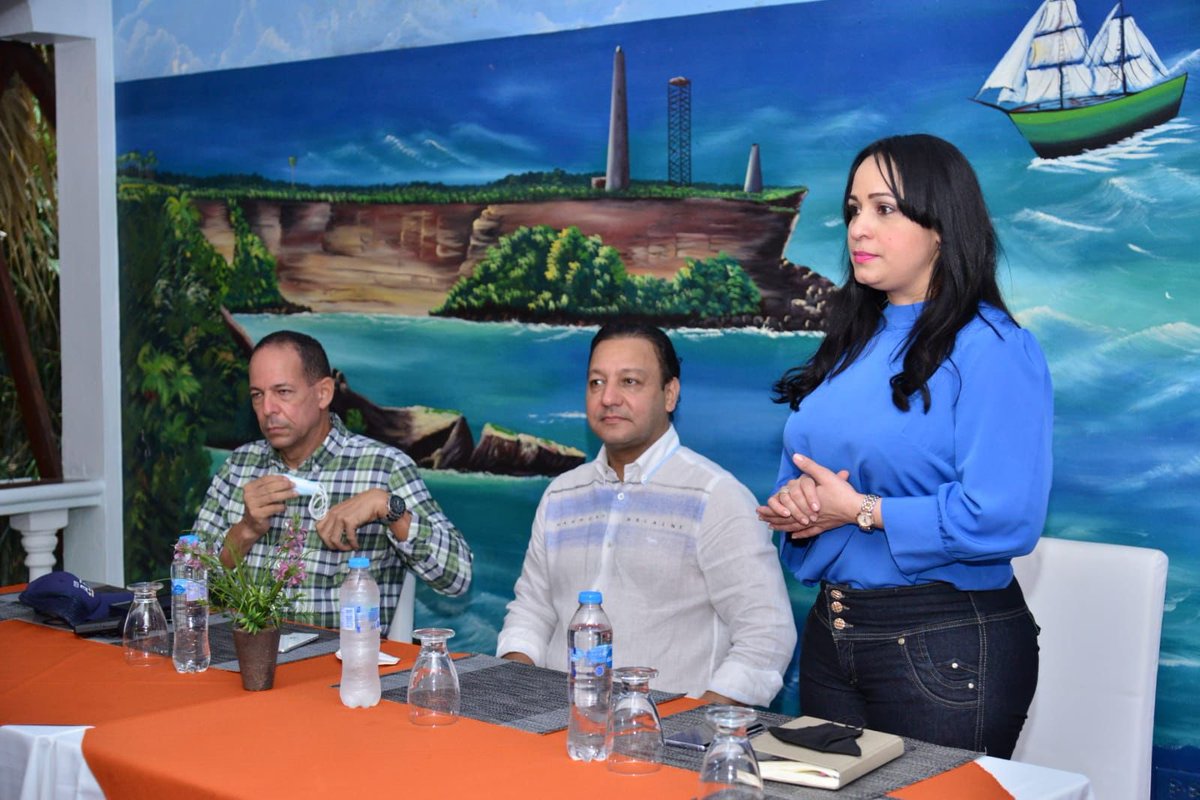 ConfiamosA's tweet photo. La #AbeManía Sigue Imparable 

Les dejo esta Cosita ✅📲

Evelia Pérez miembro del Comité Central y todo su equipo respaldan aspiraciones presidenciales de Abel Martínez.

#Abel24
#ConfiamosenAbel 
#MiPresidenteAbel https://t.co/T5gdj1e0vp