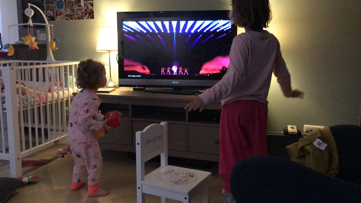 AnneBuiter's tweet photo. Jaaaaaaaaaaaa dit is toch wel de winnares!!! #Eurovision 
Er werd gedanst ❤️ #Maltha https://t.co/1LEqWlBMjx