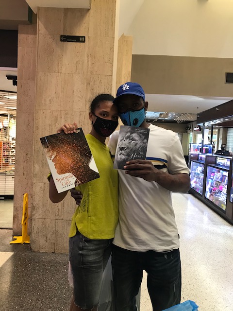 Avant_GardeBks's tweet photo. We ❤️ this! She got her journal and he grabbed his. Write it out; don't fight it out. ✍🏿❤️❤️❤️❤️ #LetsWriteTogether https://t.co/vuYNxwXB9O https://t.co/DVVBoyiovu