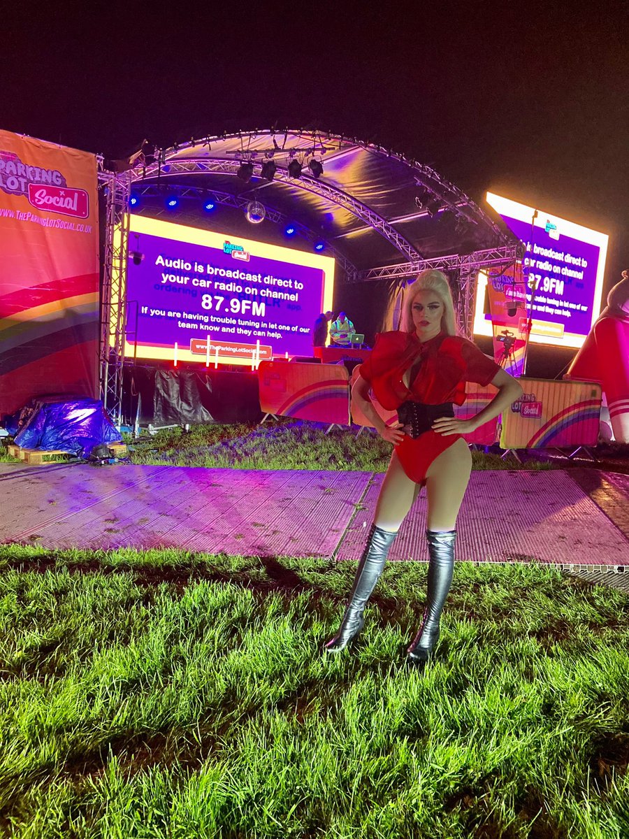 Had such a brilliant night !! , more pics on insta - @cherrywestofficial 🥰 

<a href="/DriveTimeDrag/">DriveTime Drag 👑</a> <a href="/elliediamond101/">Ellie Diamond</a> @TanyaWindaes <a href="/CherylHoleQueen/">Cheryl</a> @ChipShopBird @whiplash