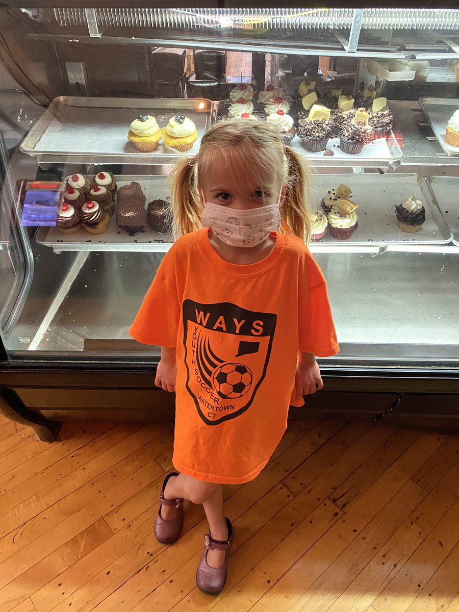 Amazing 2nd graders!!!! Who won JTPS Cupcake Wars? THANK YOU <a href="/HardcoreSweetCT/">HardcoreSweet</a> for fostering creativity in kids!!!!!
#WatertownLearns