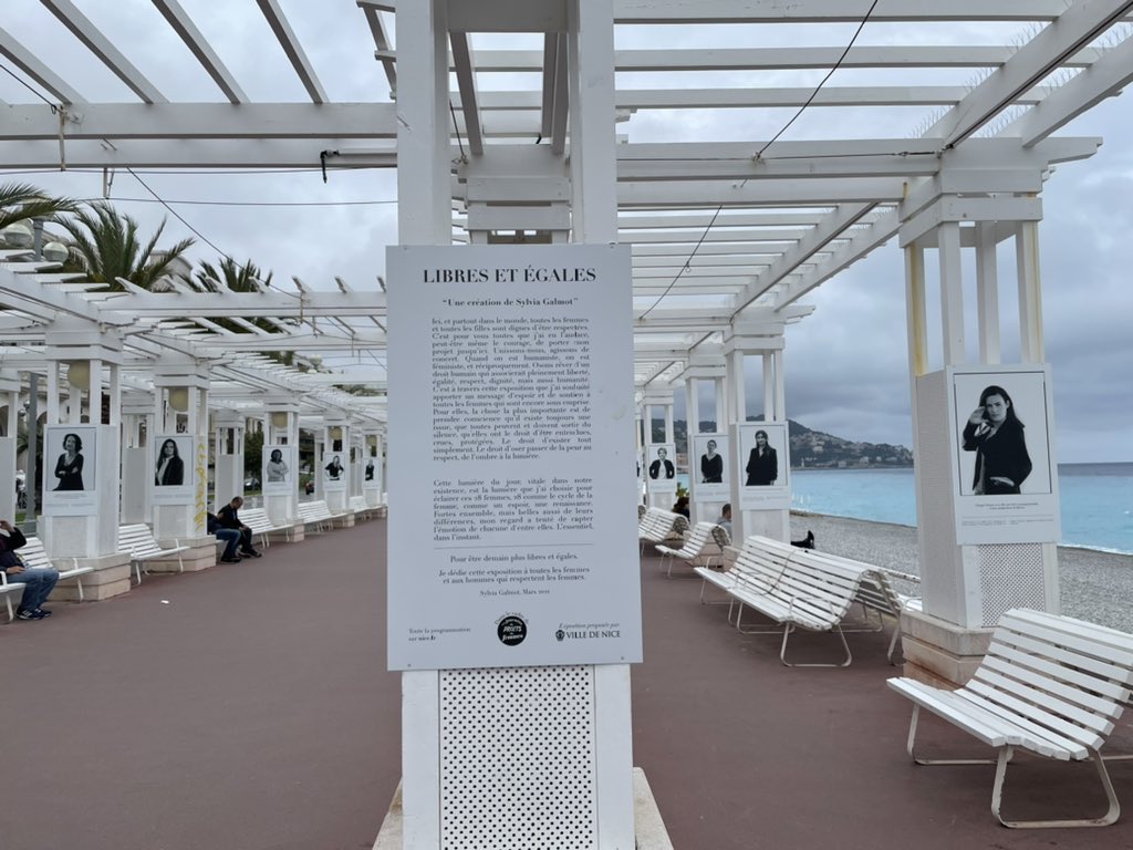 CarinaCheklit's tweet photo. A découvrir en ce moment à #Nice, l’exposition « Libres et Égales » sur la promenade des anglais. Une #expo pour le respect et la dignité des #femmes - imaginée par la talentueuse photographe @SylviaGalmot. cc @VilledeNice https://t.co/YRLE75DfUY