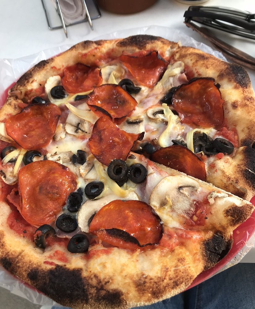 Lalogarciax's tweet photo. Hace 11 años, se pagaron 10,000 #Bitcoin  por 2 pizzas. 

Hoy se pueden comprar 10,000 pizzas con 2 #Bitcoin  

Esta fue a cuenta de @Bitso, muchas gracias! 

#BitcoinPizzaDay https://t.co/NvPtjuu8ZA