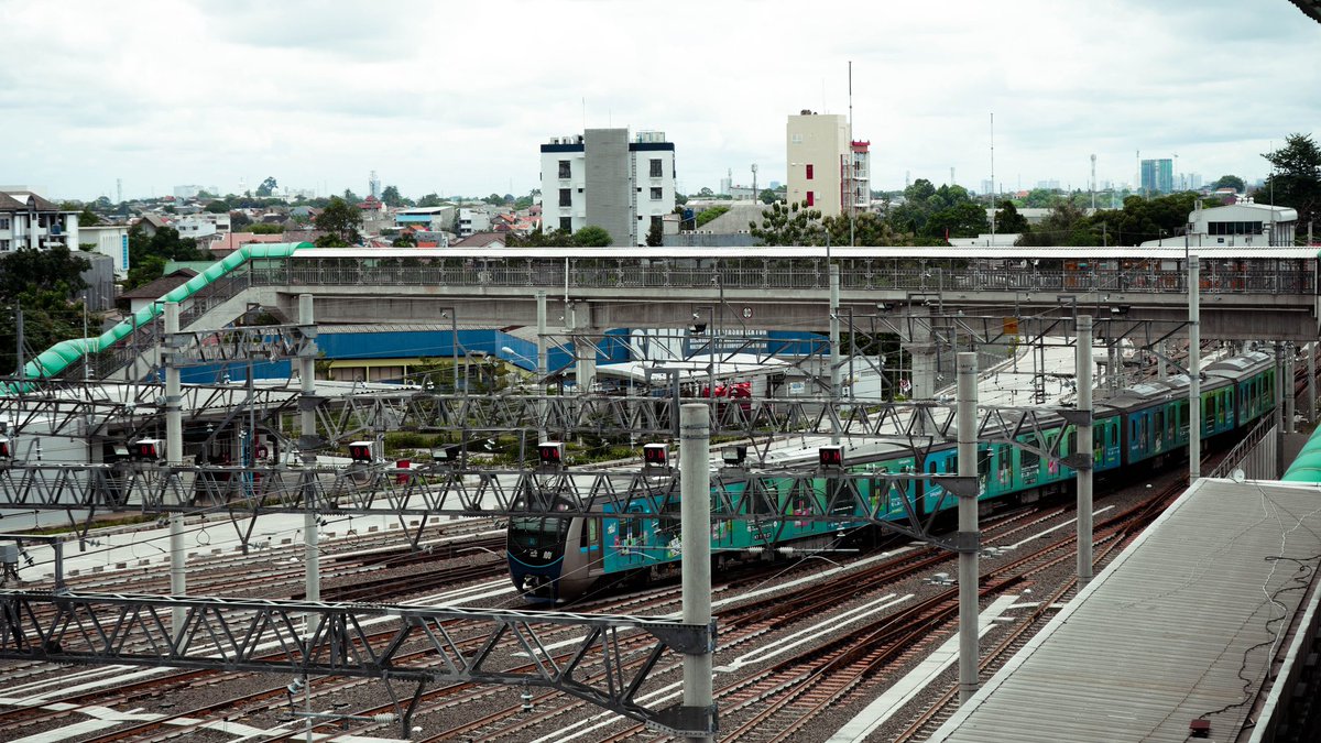 DEzra11's tweet photo. @sadness_loop MRT Jakarta.
Before - After
#KevInEditing https://t.co/QngK2Yrzux