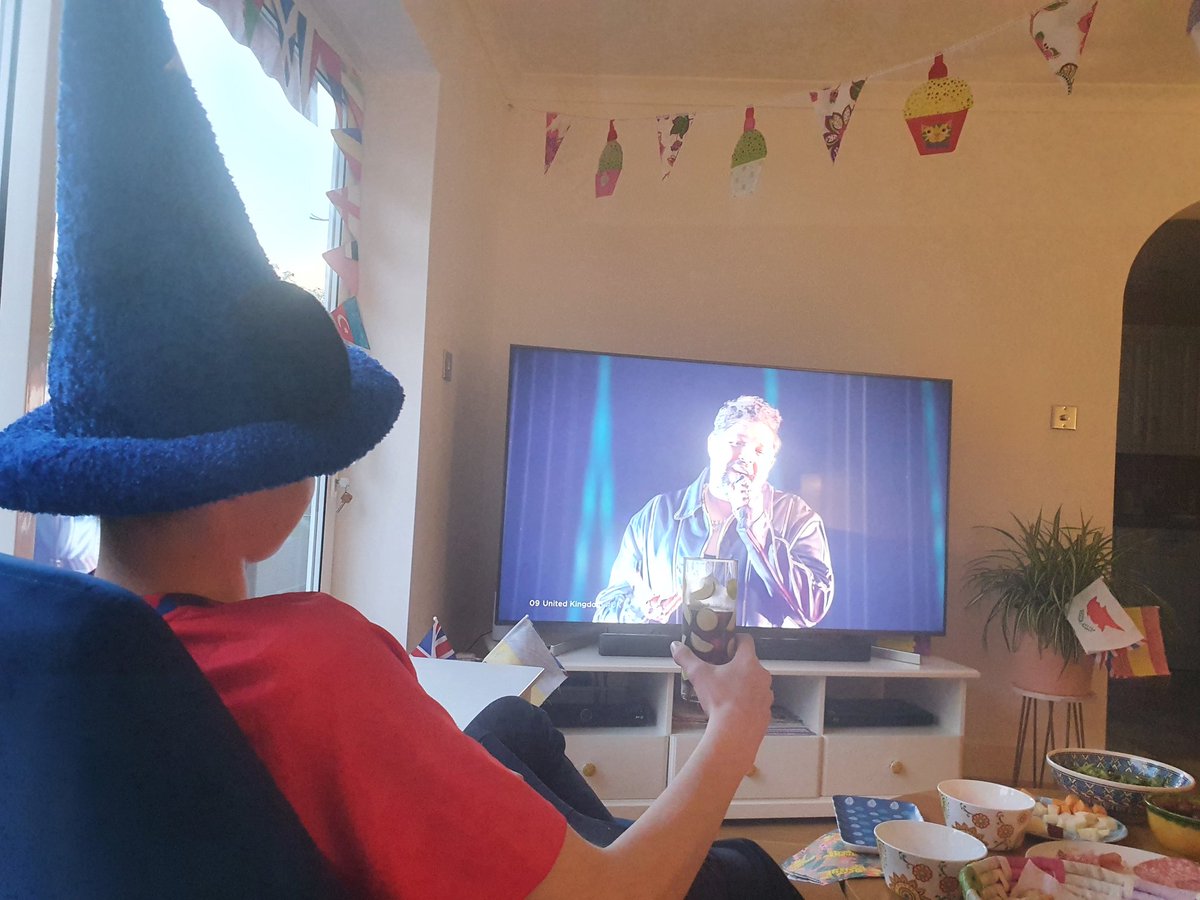 ragazzafurba's tweet photo. #Eurovision #songnumber9 good luck #jamesnewman #CreatingFamilyTraditions https://t.co/xAa3rkS7SY