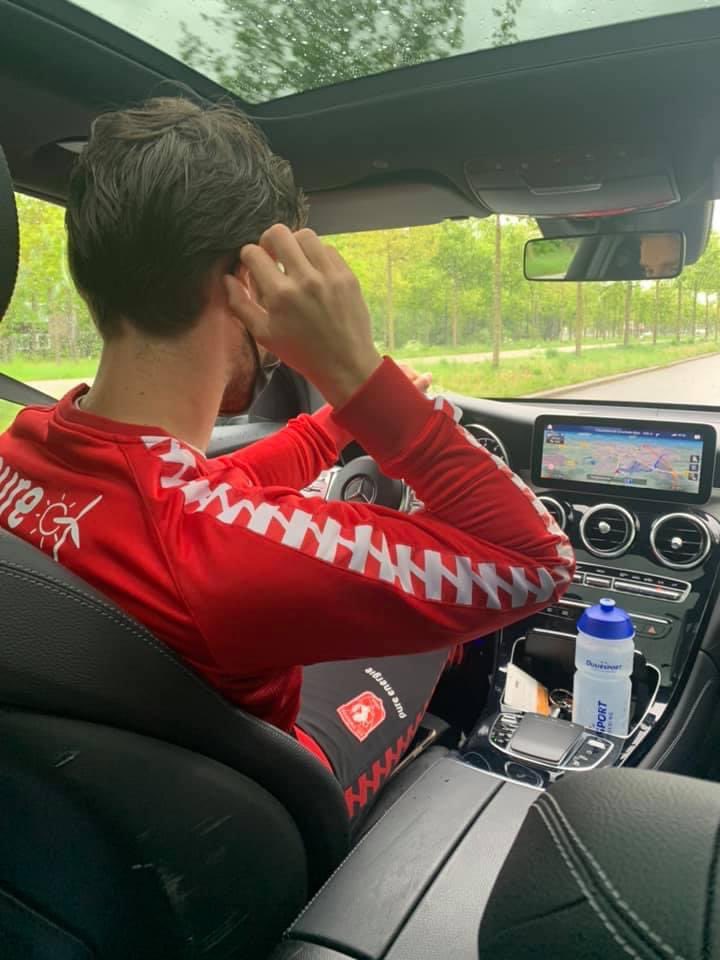 henkrender's tweet image. Gezellig dagje op pad in Enschede, Boekelo, buitengebied met Kik Pierie. Zijn inburgering Twents is geslaagd. Hij weet nu ook ‘één is géén’.  Twente, mes que un club. En spontaan (verlaat) ontbijtje en cappuccino aangeboden bij Minerva. Heel tof! 👌😘