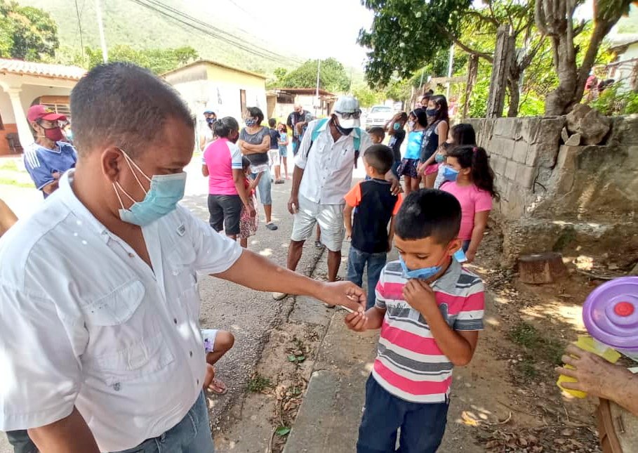adarismendi_ne's tweet photo. Jornada Social con desparasitación, almuerzo solidario y peluquería en la calle #ElSaco. Nuestra dirigencia atendió a niños y adultos. #22May 

#VolveremosAVivirMejor #ADelanteArismendi #PorUnMunicipioDePrimera https://t.co/ybPFpkWN1M