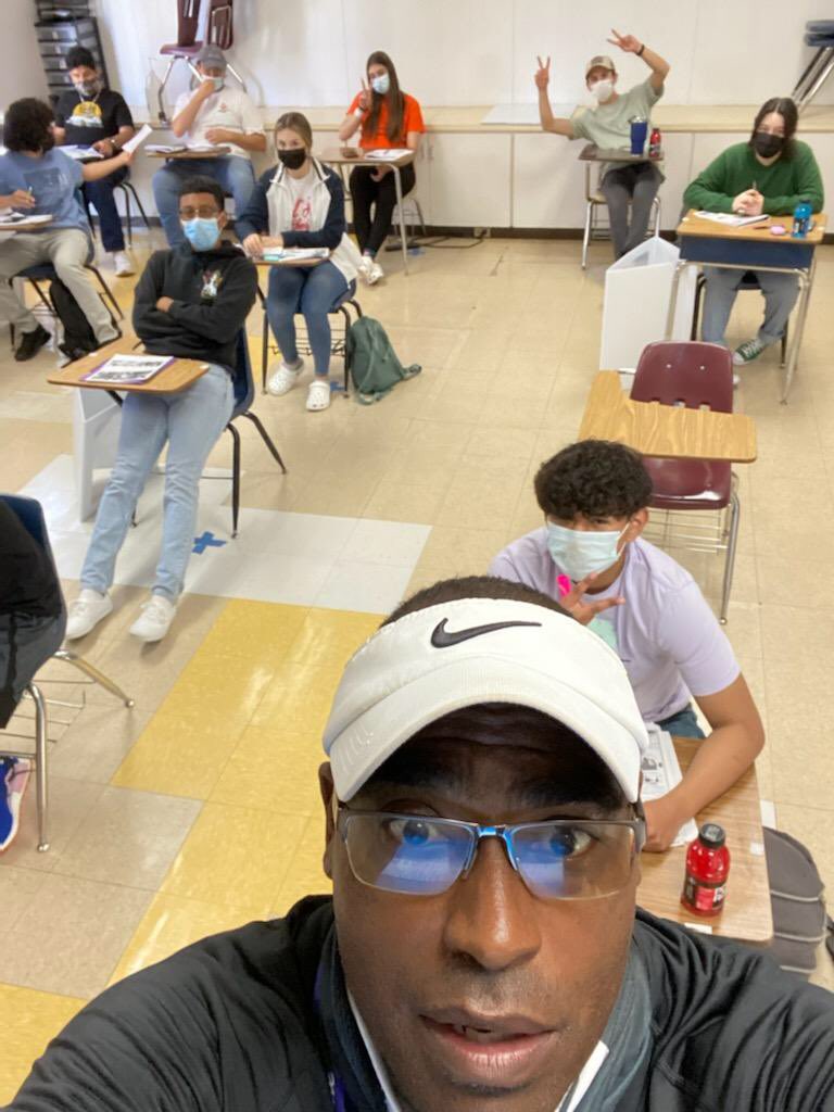 BelAir_History's tweet photo. Great day for #StriveFor45 ⚡️
US History EOC Blitz 🙌🏾🙌🏼 Highlanders preparing for June 2!
@CharlieGarciaBA @ODPHIRuben @BAHSMottinger #bigredpride https://t.co/Ufd9HNrL10