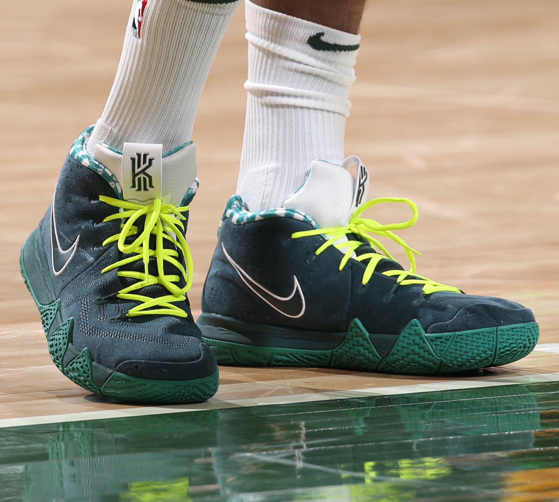 Green lobster shop kyrie 4