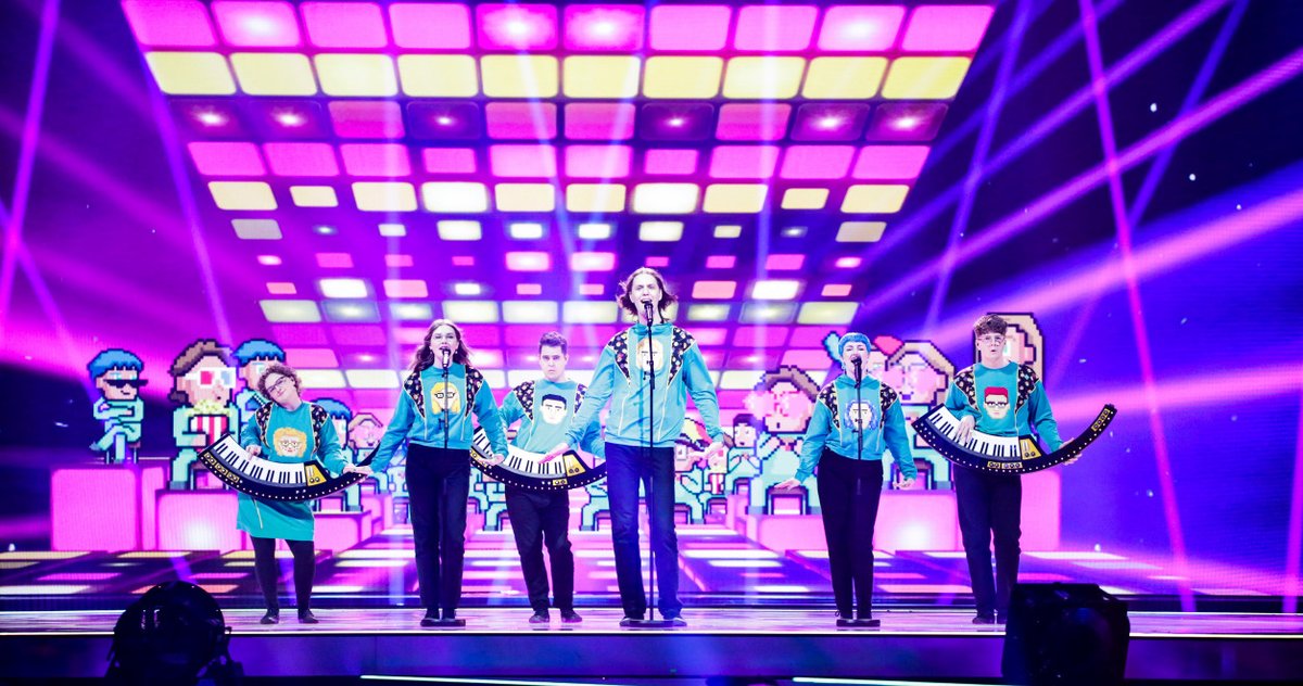 CMconseils's tweet photo. #Eurovision 
C'est kitch mais pas vulgaire, j'aime.
#Iceland https://t.co/nle4NXOoy5