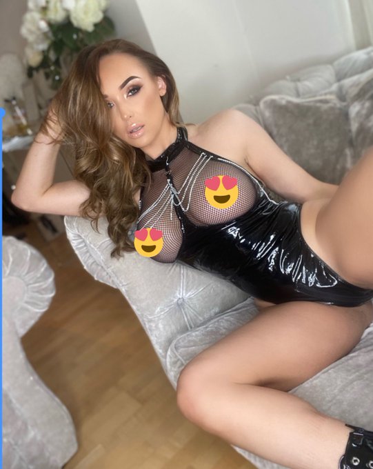 Latex princess 👑 https://t.co/opRqI11bSi<a href="/tag/itscominhome"class="tags"><span>#itscominhome</span></a>