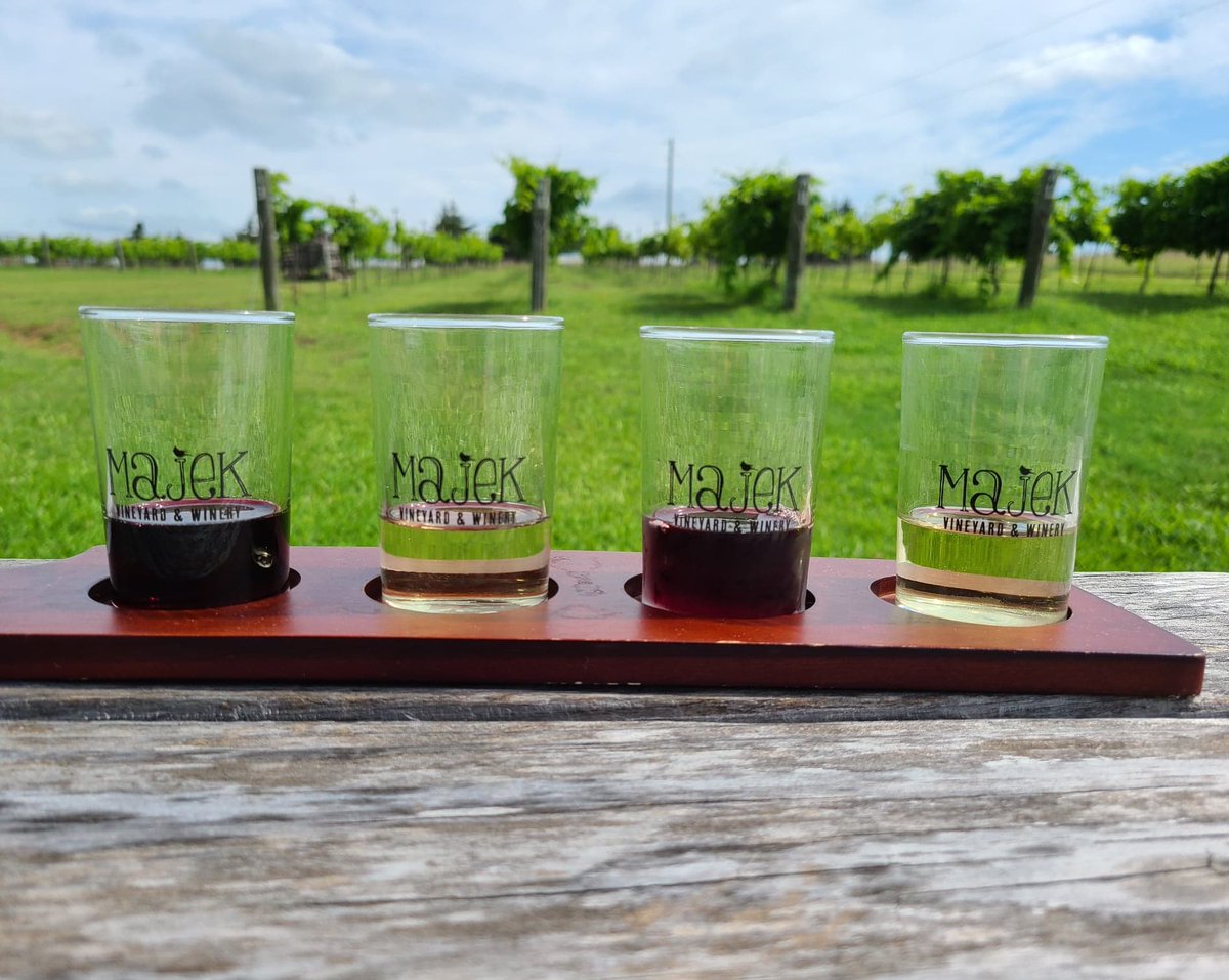 Majek Vineyard & Winery tweet media