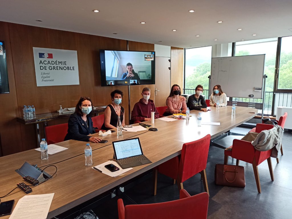 Tom Trecourt (@trecourttom) on Twitter photo Merci à madame la rectrice de Grenoble <a href="/HeleneInsel/">Hélène Insel</a>, de nous avoir permis d’échanger avec vous sur les différentes propositions que portes les lycéens et lycéennes pour des aménagements du baccalauréat 2021.
L’académie est à l’écoute des jeunes merci à <a href="/DavlGrenoble/">Davl Grenoble compte fermé</a> Merci à madame la rectrice de Grenoble <a href="/HeleneInsel/">Hélène Insel</a>, de nous avoir permis d’échanger avec vous sur les différentes propositions que portes les lycéens et lycéennes pour des aménagements du baccalauréat 2021.
L’académie est à l’écoute des jeunes merci à <a href="/DavlGrenoble/">Davl Grenoble compte fermé</a>