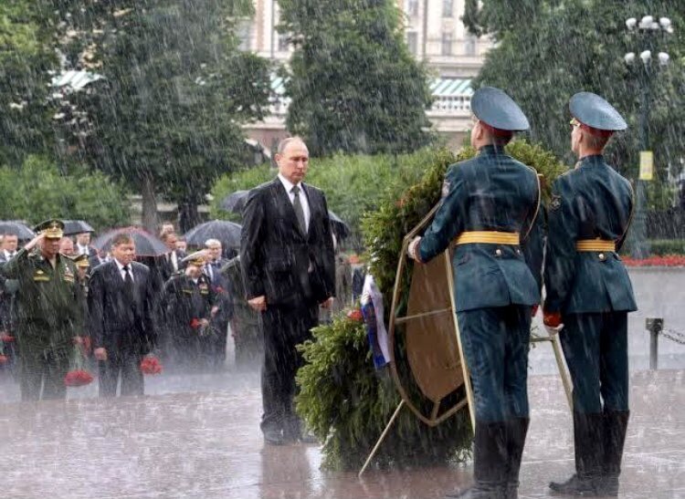 SodiqTade's tweet image. "Na mumu dey go funeral"