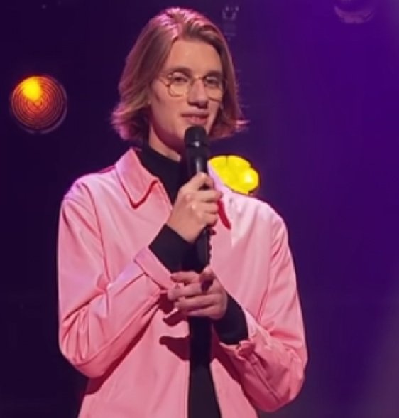 #LeSaviezVous

Le candidat islandais a un 2e job d'humoriste sous le nom de Paul Mirabel

#Eurovision