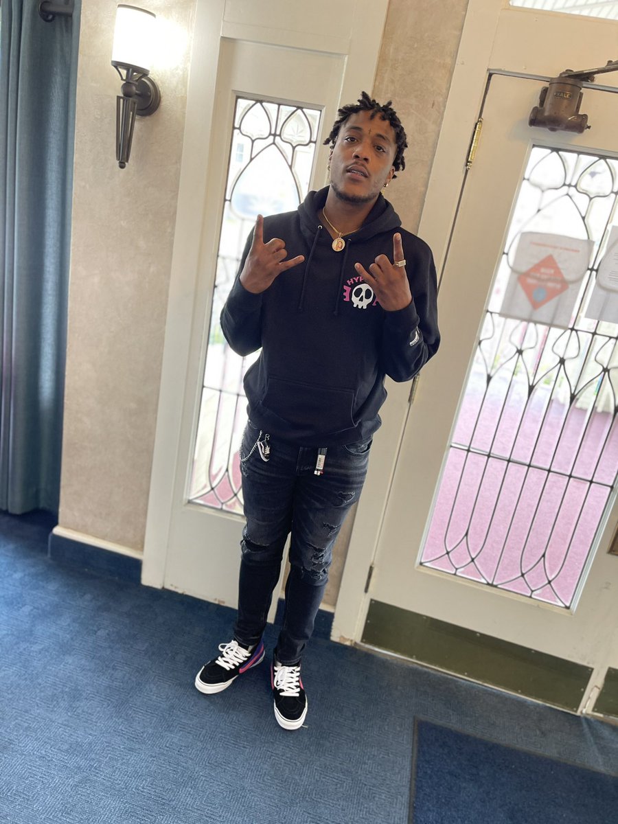 Killa2701's tweet image. I seen my Granny laid to Rest in her Sunday’s Best🥀 #ForeverYoGrandson #SecondOldest