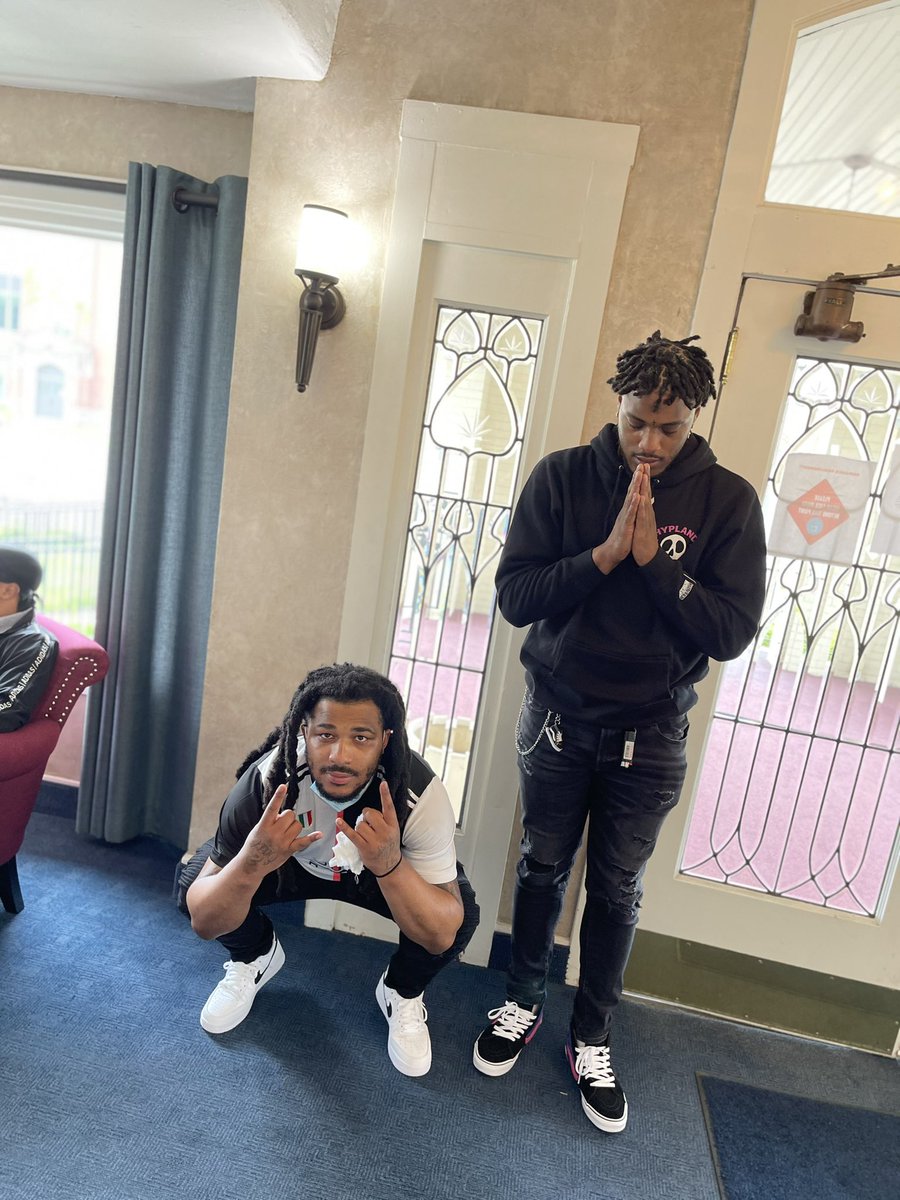 Killa2701's tweet image. I seen my Granny laid to Rest in her Sunday’s Best🥀 #ForeverYoGrandson #SecondOldest