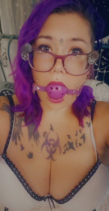 New content on my PornHub!  https://t.co/FgEx4P20ec https://t.co/Ew0lNrXHdQ