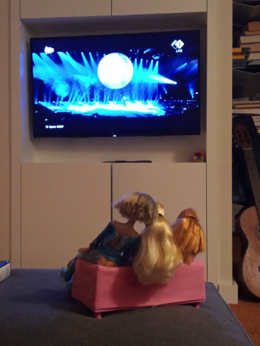 CoOpenDenBosch's tweet photo. K3 kijkt ook songfestival https://t.co/XRAmZun2a5