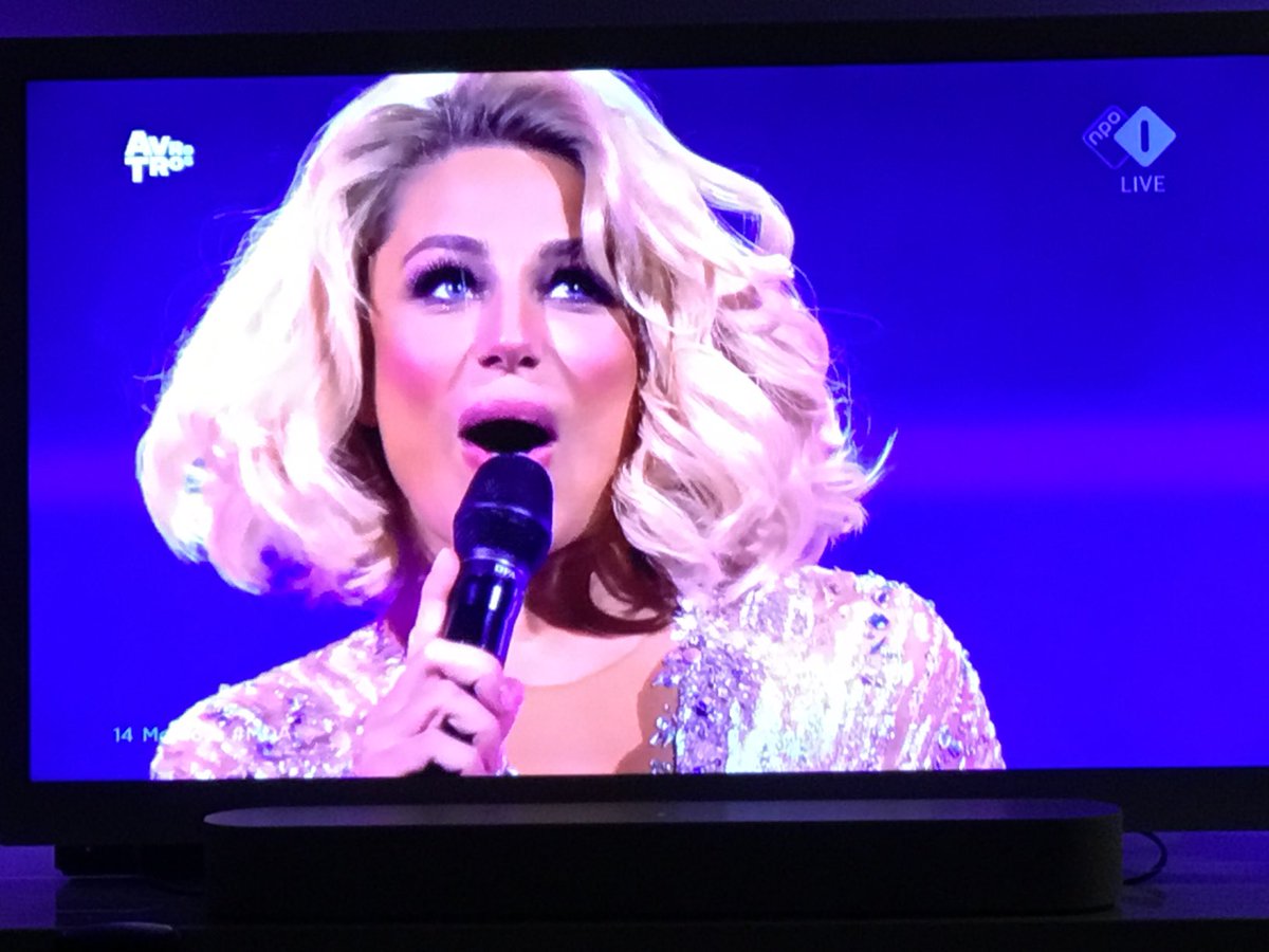 pghduran's tweet photo. Microfoon van suiker…..#eurovision https://t.co/p3uGxj9wN6