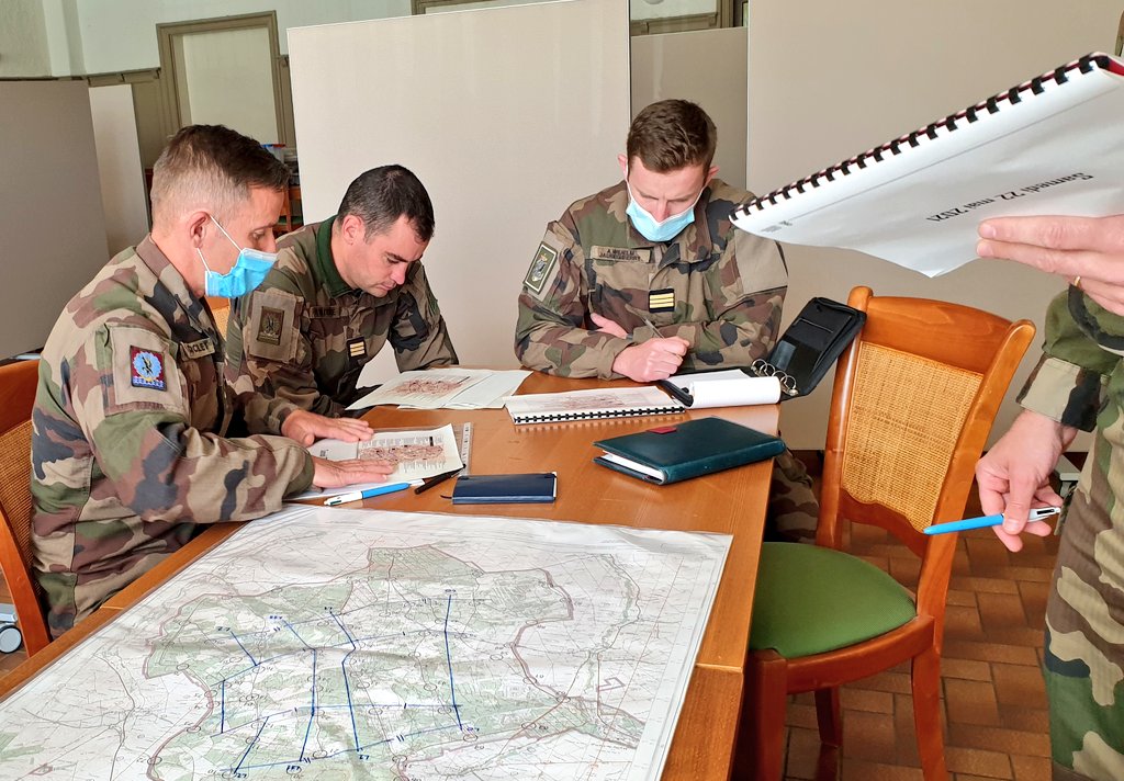 35eRAP_CDC's tweet photo. Durant 7️⃣2️⃣ heures, le #35RAP organise le séminaire interarmes de la @11eBP.
⏩ Réflexion tactique pour améliorer nos savoir-faire communs au profit direct des commandants d'unités des régiments de la brigade. #POIA 👍
⏩ Merci au général #COMFT pour sa visite ‼️ https://t.co/WtMr6PsSoN