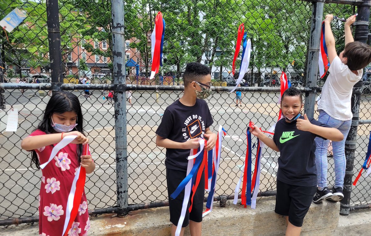 PS20AnnaSilver's tweet photo. Amazing day @PS20AnnaSilver playing kickball, picnicking, and connecting with friends. Great to see so many #remote families today. We missed you!!!! #wellness #D1Rocks #ilovemyjob #StopAsianHate #Hope #Peace #love https://t.co/5OVwAmDevZ