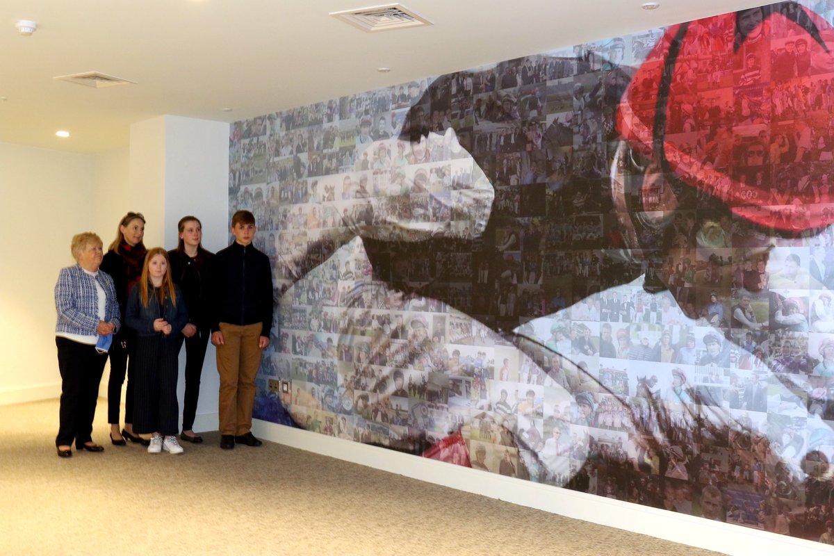 curraghrace's tweet photo. 𝐏𝐚𝐭 𝐒𝐦𝐮𝐥𝐥𝐞𝐧 𝐉𝐨𝐜𝐤𝐞𝐲𝐬 𝐑𝐨𝐨𝐦 𝐮𝐧𝐯𝐞𝐢𝐥𝐞𝐝

A mosaic mural made up of over 400 photos of Pat donated by his many friends &amp; colleagues was one of two features unveiled. Pat’s wife @francescrowley &amp; her sister Monika designed the stunning mosaic.
 
#PatSmullen♥️ https://t.co/yR0UMjc93m