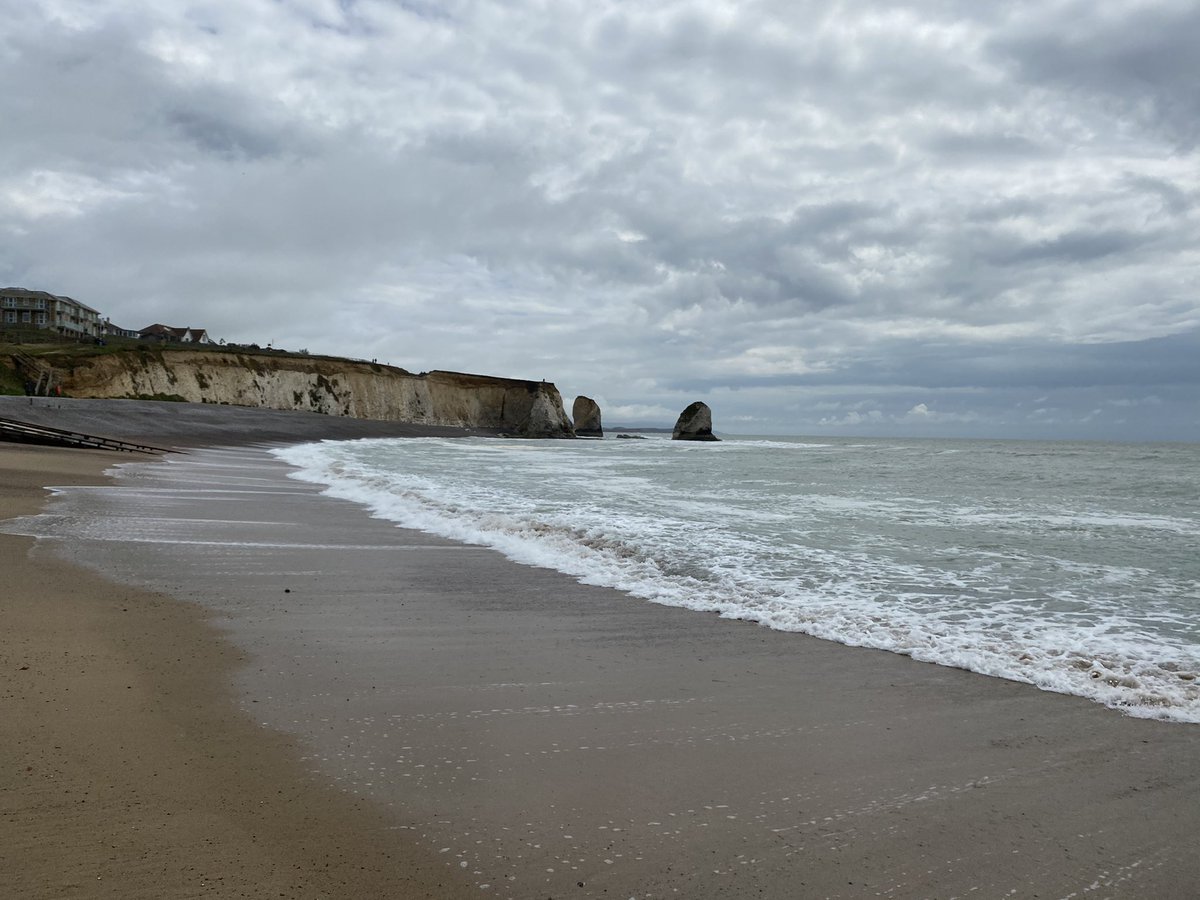 Andrew_Cox1's tweet photo. A lovey hike over on the IOW today! Nice to finally get over for a day trip with dinner @georgehoteliow ๐ฅณ @willjoewright @VisitIOW #coasthike #stayeddry https://t.co/ezm2o048YD